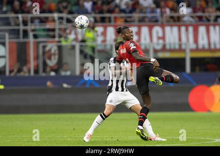 Mailand, Italien. September 2023. Stadio Giuseppe Meazza Stadio Giuseppe Meazza MAILAND, ITALIEN - 19. SEPTEMBER: Samuel Chukwueze (#21 Mailand) während des Spiels der UEFA Champions League Gruppe F zwischen AC Mailand und Newcastle United im Stadio Giuseppe Meazza am 19. September 2023 in Mailand, Italien. (Foto von Richard Callis/SPP) (Richard Callis/SPP) (Richard Callis/SPP) Credit: SPP Sport Press Photo. Alamy Live News Stockfoto