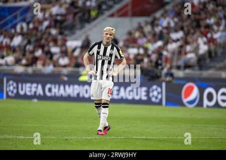 Mailand, Italien. September 2023. Stadio Giuseppe Meazza Stadio Giuseppe Meazza MAILAND, ITALIEN - 19. SEPTEMBER: Anthony Gordon (#10 Newcastle) während des Spiels der UEFA Champions League Group Stage F zwischen AC Mailand und Newcastle United im Stadio Giuseppe Meazza am 19. September 2023 in Mailand. (Foto von Richard Callis/SPP) (Richard Callis/SPP) (Richard Callis/SPP) Credit: SPP Sport Press Photo. Alamy Live News Stockfoto