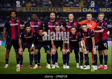 Spieler des Bologna FC posieren für ein Teamfoto vor dem Fußballspiel der Serie A zwischen Hellas Verona FC und Bologna FC. Stockfoto