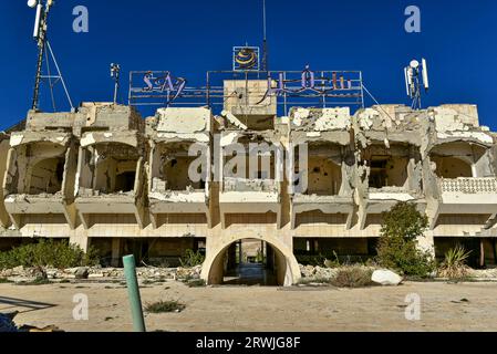 Ruinen des Safir Hotel (im Bürgerkrieg bombardiert) in Maaloula, einer aramäisch sprechenden christlichen Stadt, die auf zerklüfteten Bergen in Syrien erbaut wurde Stockfoto