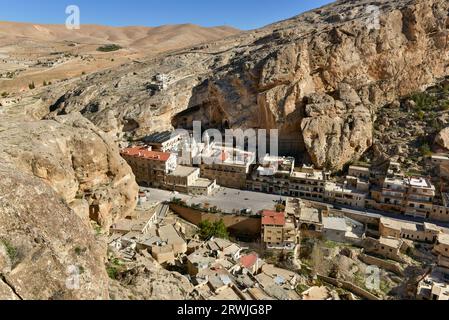 Das griechisch-orthodoxe Kloster Saint Thecla in Maaloula, eine aramäisch sprechende christliche Stadt, die auf zerklüfteten Bergen in Syrien errichtet wurde Stockfoto