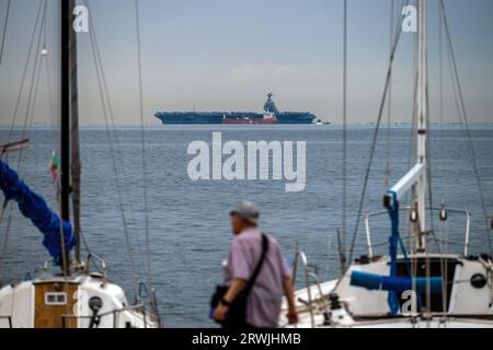 Triest, Italien. September 2023. US Navy Flugzeugträger USS Gerald R. Ford ankerte am Golf von Triest. Die USS Gerald R. Ford ist das größte Kriegsschiff der Welt. Quelle: SOPA Images Limited/Alamy Live News Stockfoto