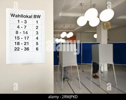 Nordhausen, Deutschland. September 2023. Das Wahlamt für Abwesende im Rathaus Nordhausen ist geöffnet. Die Stichwahl zum Oberbürgermeister von Nordhausen findet am 24. September statt. Wahlberechtigte können zwischen dem AfD-Kandidaten Jörg Prophet und dem Amtsinhaber Kai Buchmann (unabhängig) wählen. Der Prophet hatte in der ersten Runde rund 42 Prozent der Stimmen erhalten. Er war der erste AfD-Bürgermeister in Deutschland. Quelle: Martin Schutt/dpa/Alamy Live News Stockfoto
