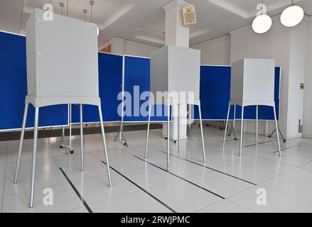 Nordhausen, Deutschland. September 2023. Das Wahlamt für Abwesende im Rathaus Nordhausen ist geöffnet. Die Stichwahl zum Oberbürgermeister von Nordhausen findet am 24. September statt. Wahlberechtigte können zwischen dem AfD-Kandidaten Jörg Prophet und dem Amtsinhaber Kai Buchmann (unabhängig) wählen. Der Prophet hatte in der ersten Runde rund 42 Prozent der Stimmen erhalten. Er war der erste AfD-Bürgermeister in Deutschland. Quelle: Martin Schutt/dpa/Alamy Live News Stockfoto