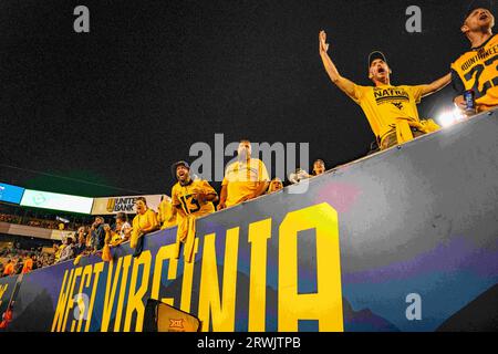 Morgantown, WV, USA. September 2023. 16. September 2023: Fans während der West Virginia University (WVU) vs. Der University of Pittsburgh (Pitt) in Morgantown, WV im Milan Puskar Stadium. Bradley Martin/AMG (Bildnachweis: © AMG/AMG über ZUMA Press Wire) NUR REDAKTIONELLE VERWENDUNG! Nicht für kommerzielle ZWECKE! Stockfoto
