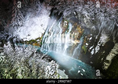 Shirahige Wasserfälle beleuchtet Stockfoto