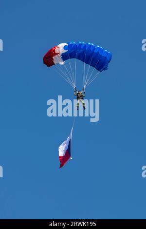 Die tschechische Armee trifft Fallschirmjäger bei den NATO-Tagen 2023 in Ostrava, Tschechische Republik Stockfoto