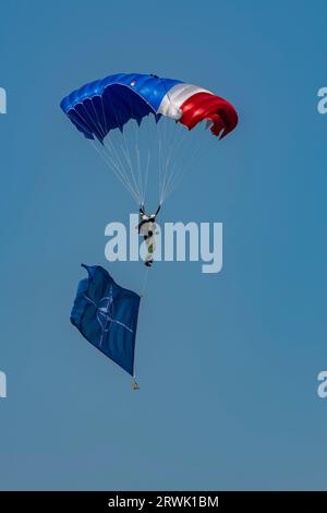 Die tschechische Armee trifft Fallschirmjäger bei den NATO-Tagen 2023 in Ostrava, Tschechische Republik Stockfoto