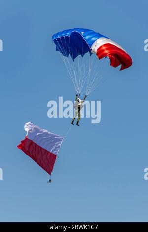 Die tschechische Armee trifft Fallschirmjäger bei den NATO-Tagen 2023 in Ostrava, Tschechische Republik Stockfoto