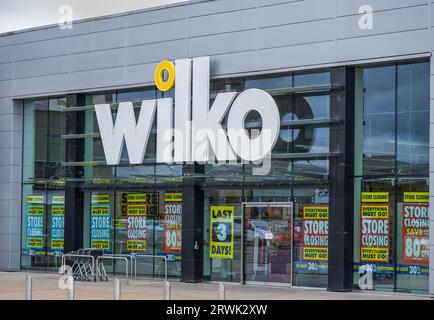 Edinburgh, Großbritannien. September 2023. 19. September 2023 für Kinaird Retail Park, Edinburgh. Blick auf das Äußere von Wilko, Fort Kinaird Retail Park, Edinburgh. Das sich in den letzten Handelstagen befindet und seine Türen später in dieser Woche schließen wird, nach dem Zusammenbruch des historischen High-Street-Geschäfts und der Marke mit gescheiterten Rettungsversuchen für das Unternehmen. Bildnachweis: phil wilkinson/Alamy Live News Stockfoto