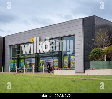 Edinburgh, Großbritannien. September 2023. 19. September 2023 für Kinaird Retail Park, Edinburgh. Blick auf das Äußere von Wilko, Fort Kinaird Retail Park, Edinburgh. Das sich in den letzten Handelstagen befindet und seine Türen später in dieser Woche schließen wird, nach dem Zusammenbruch des historischen High-Street-Geschäfts und der Marke mit gescheiterten Rettungsversuchen für das Unternehmen. Bildnachweis: phil wilkinson/Alamy Live News Stockfoto