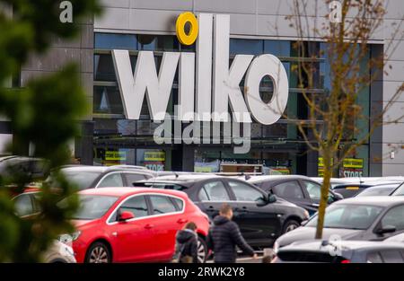 Edinburgh, Großbritannien. September 2023. 19. September 2023 für Kinaird Retail Park, Edinburgh. Blick auf das Äußere von Wilko, Fort Kinaird Retail Park, Edinburgh. Das sich in den letzten Handelstagen befindet und seine Türen später in dieser Woche schließen wird, nach dem Zusammenbruch des historischen High-Street-Geschäfts und der Marke mit gescheiterten Rettungsversuchen für das Unternehmen. Bildnachweis: phil wilkinson/Alamy Live News Stockfoto