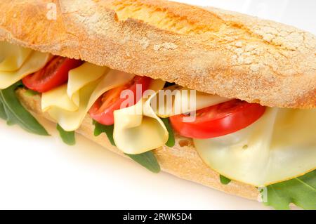 Baguette mit Käse und Tomaten Stockfoto