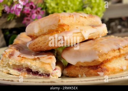 Dänisches Gebäck mit Puderzucker-Glasur Stockfoto