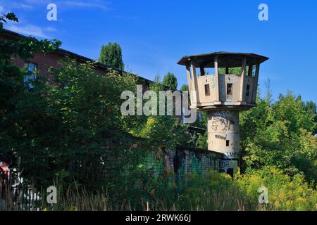 Alter baufälliger Wachturm in Berlin-Weissensee Stockfoto