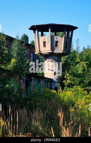 Alter baufälliger Wachturm in Berlin-Weissensee Stockfoto