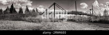 Bahnüberführung in Malchow bei Berlin, Panorama Stockfoto