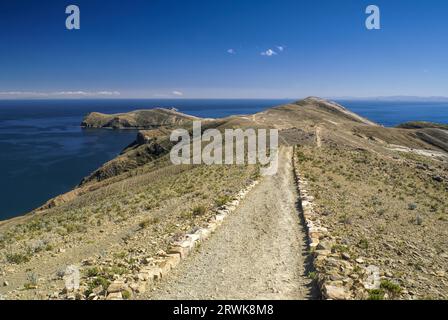 Malerischen Pfad auf der Küste der Isla del Sol, Insel am Titicacasee in Bolivien Stockfoto