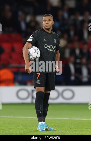 Paris, Frankreich. September 2023. Kylian Mbappe von Paris Saint-Germain reagiert auf das 1. Runde-Fussballspiel der UEFA Champions League in der Gruppe F zwischen Paris Saint-Germain (PSG) und Borussia Dortmund (BVB) im Parc des Princes-Stadion in Paris, Frankreich, 19. September 2023. Quelle: Gao Jing/Xinhua/Alamy Live News Stockfoto