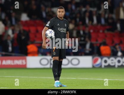 Paris, Frankreich. September 2023. Kylian Mbappe von Paris Saint-Germain reagiert auf das 1. Runde-Fussballspiel der UEFA Champions League in der Gruppe F zwischen Paris Saint-Germain (PSG) und Borussia Dortmund (BVB) im Parc des Princes-Stadion in Paris, Frankreich, 19. September 2023. Quelle: Gao Jing/Xinhua/Alamy Live News Stockfoto