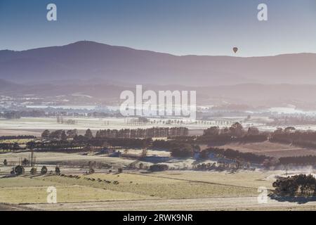 Ein Sonnenaufgang Heißluftballon Flug über das Yarra Valley in Victoria, Australien Stockfoto