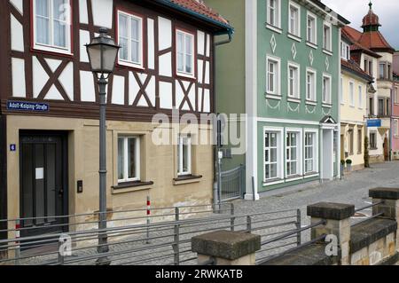 Kronach ist die Kreisstadt des oberfränkischen Landkreises Kronach in Oberfranken Bayern. Das Stadtbild ist geprägt von fast Stockfoto