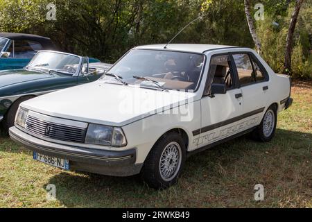 Bordeaux, Frankreich - 09 18 2023 : Renault 18 Turbo Vintage 80er Jahre Retro-Auto alte Oldtimer 70er Jahre r18 Stockfoto