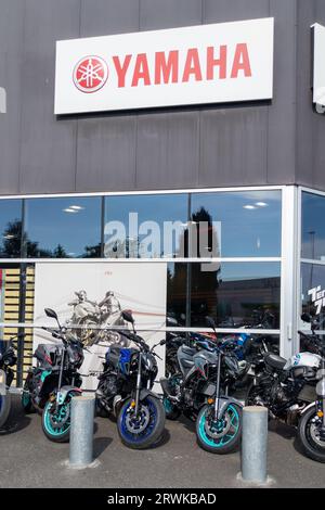 Bordeaux, Frankreich - 09 12 2023 : yamaha-Textmarke und Logo-Zeichen des japanischen Händlerfassade-Store-Motorrades Stockfoto