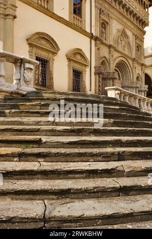 Piazza Grande mit Palazzo della Tribunale, Palazzo della Fratenita dei Laici in Arezzo Stockfoto