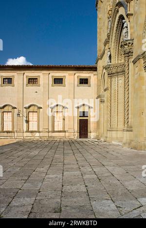 Die gotische Kathedrale von San Donato mit neogotischen Elementen Stockfoto