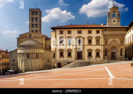 Piazza Grande mit Pieve Santa Maria Assunta, Palazzo della Tribunale, Palazzo della Fratenita dei Laici in Arezzoi Stockfoto