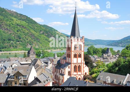 Blick auf St. Peter-Kirche in der Altstadt von Bacharch, UNESCO-Weltkulturerbe Oberes Mittelrheintal, Bacharach, Rheinland-Pfalz, Deutschland Stockfoto