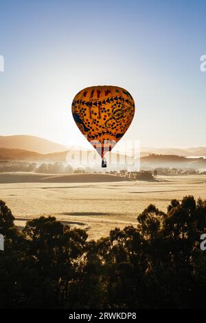 Ein Sonnenaufgang Heißluftballon Flug über das Yarra Valley in Victoria, Australien Stockfoto