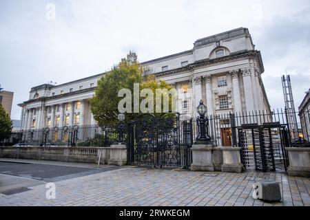 Aktenfoto vom 11/22 der Royal Courts of Justice, wo der High Court und der Court of Appeal in Belfast, Nordirland, sitzen, und wo eine Reihe von rechtlichen Anfechtungen gegenüber den neuen Legacy-Gesetzen der britischen Regierung erwähnt werden sollen. Verwandte von Menschen, die in den Schwierigkeiten Nordirlands getötet wurden, stellen sich einer Reihe von Herausforderungen im Bereich der gerichtlichen Überprüfung. Stockfoto