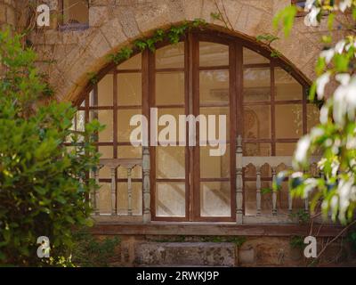Rhodos, Griechenland - 21. April 2023: Archäologisches Museum von Rhodos-Stadt. Garten im Hinterhof des museums Stockfoto