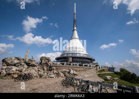 Jested, Region Liberec, Architekt Karel Hubacek, Architektur, Denkmäler, Fernsehsender, Touristenattraktion, Tschechische Republik, moderne Architektur Stockfoto