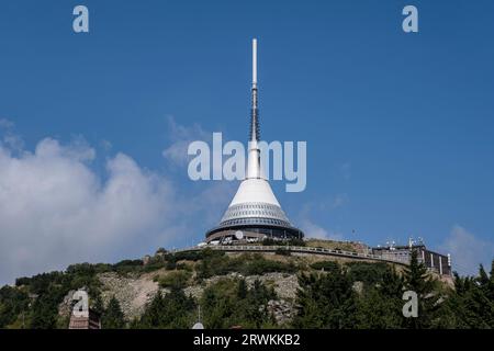 Jested, Region Liberec, Architekt Karel Hubacek, Architektur, Denkmäler, Fernsehsender, Touristenattraktion, Tschechische Republik, moderne Architektur Stockfoto