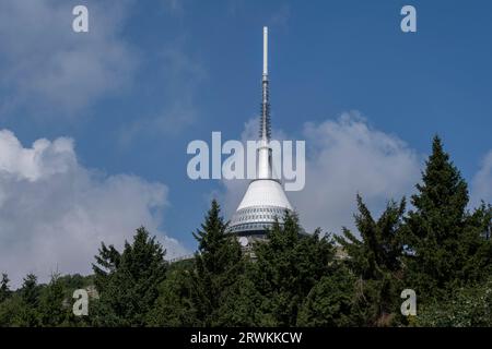 Jested, Region Liberec, Architekt Karel Hubacek, Architektur, Denkmäler, Fernsehsender, Touristenattraktion, Tschechische Republik, moderne Architektur Stockfoto