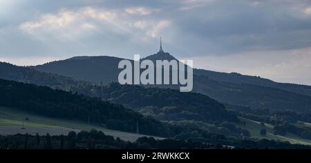 Jested, Region Liberec, Architekt Karel Hubacek, Architektur, Denkmäler, Fernsehsender, Touristenattraktion, Tschechische Republik, moderne Architektur Stockfoto