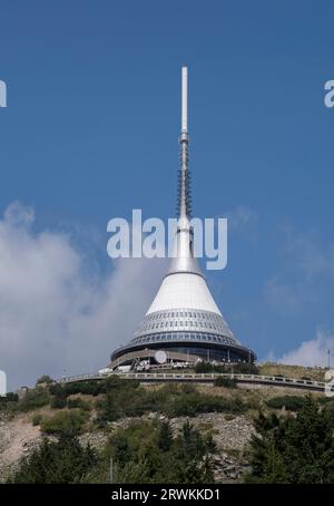 Jested, Region Liberec, Architekt Karel Hubacek, Architektur, Denkmäler, Fernsehsender, Touristenattraktion, Tschechische Republik, moderne Architektur Stockfoto