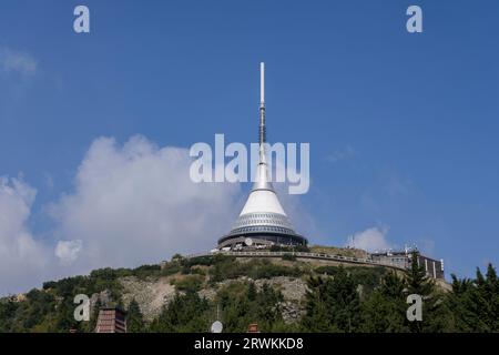 Jested, Region Liberec, Architekt Karel Hubacek, Architektur, Denkmäler, Fernsehsender, Touristenattraktion, Tschechische Republik, moderne Architektur Stockfoto