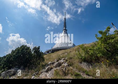 Jested, Region Liberec, Architekt Karel Hubacek, Architektur, Denkmäler, Fernsehsender, Touristenattraktion, Tschechische Republik, moderne Architektur Stockfoto