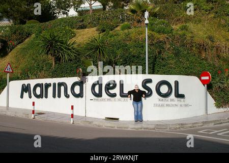 Eintrittsschild zum Club La Costa Resorts, Villen und Hotels in Marina del Sol, Fuengirola, Spanien. CLC World, Costa del Sol. Stockfoto