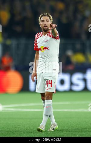 Bern, Schweiz. September 2023. Fußball: Champions League, Spieltag 1 Gruppe G, Junge Jungen Bern - RB Leipzig im Stadion Wankdorf. Leipzigs Kapitän Kevin Kampl zeigt Gesten. Quelle: Jan Woitas/dpa/Alamy Live News Stockfoto