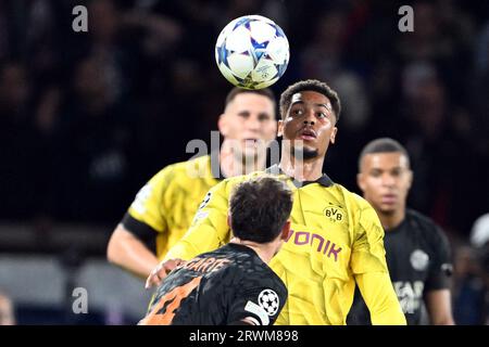 Paris, Frankreich. September 2023. Fußball: Champions League, Paris Saint-Germain - Borussia Dortmund, Gruppenphase, Gruppe F, Spieltag 1, Parc des Princes. Der Dortmunder Felix Nmecha spielt den Ball. Quelle: Federico Gambarini/dpa/Alamy Live News Stockfoto