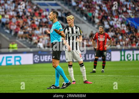 Milano, Italien. September 2023. Schiedsrichter Jose Sanchez, der während des UEFA Champions League-Spiels zwischen AC Mailand und Newcastle United in San Siro in Mailand zu sehen war. (Foto: Gonzales Photo - Tommaso Fimiano). Stockfoto