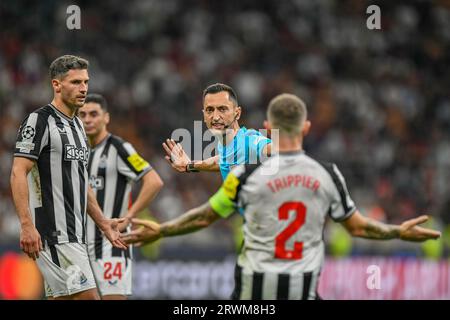 Milano, Italien. September 2023. Schiedsrichter Jose Sanchez, der während des UEFA Champions League-Spiels zwischen AC Mailand und Newcastle United in San Siro in Mailand zu sehen war. (Foto: Gonzales Photo/Alamy Live News Stockfoto