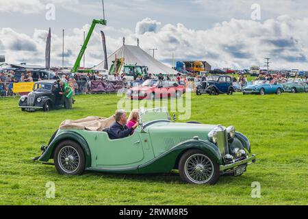 Oldtimer-Parade bei der Leyburn Show, Wensleydale, North yorkshire Stockfoto