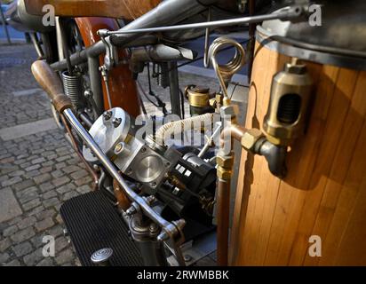 Tabor, Tschechische Republik. September 2023. Das wahrscheinlich einzige funktionierende Dampfmotorrad in Europa, hergestellt von Ladislav Sedivy (nicht gesehen), einem Konstrukteur und Liebhaber von Dampfmaschinen, aus Roudna im Bezirk Tabor, Südböhmen, wurde am 20. September 2023 in Tabor vorgestellt. Quelle: Lubos Pavlicek/CTK Photo/Alamy Live News Stockfoto