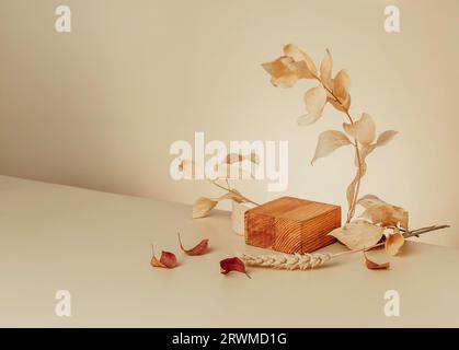 Herbstliche Eleganz, von der Natur inspirierte Kosmetikvitrine mit Blattakzenten Stockfoto